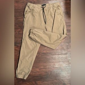 American Eagle men’s khaki joggers size LARGE